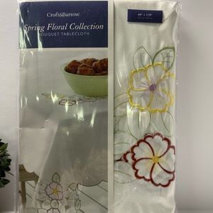 NEW  Croft & Barrow fabric TABLECLOTH Spring Floral stitched 60 x 120 oblong